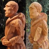 A gauche la sculpture d'origine, à droite la pièce après le saccage
